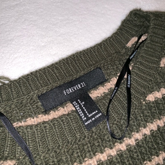 Forever 21 Crewneck Sweater - Picture 4 of 4